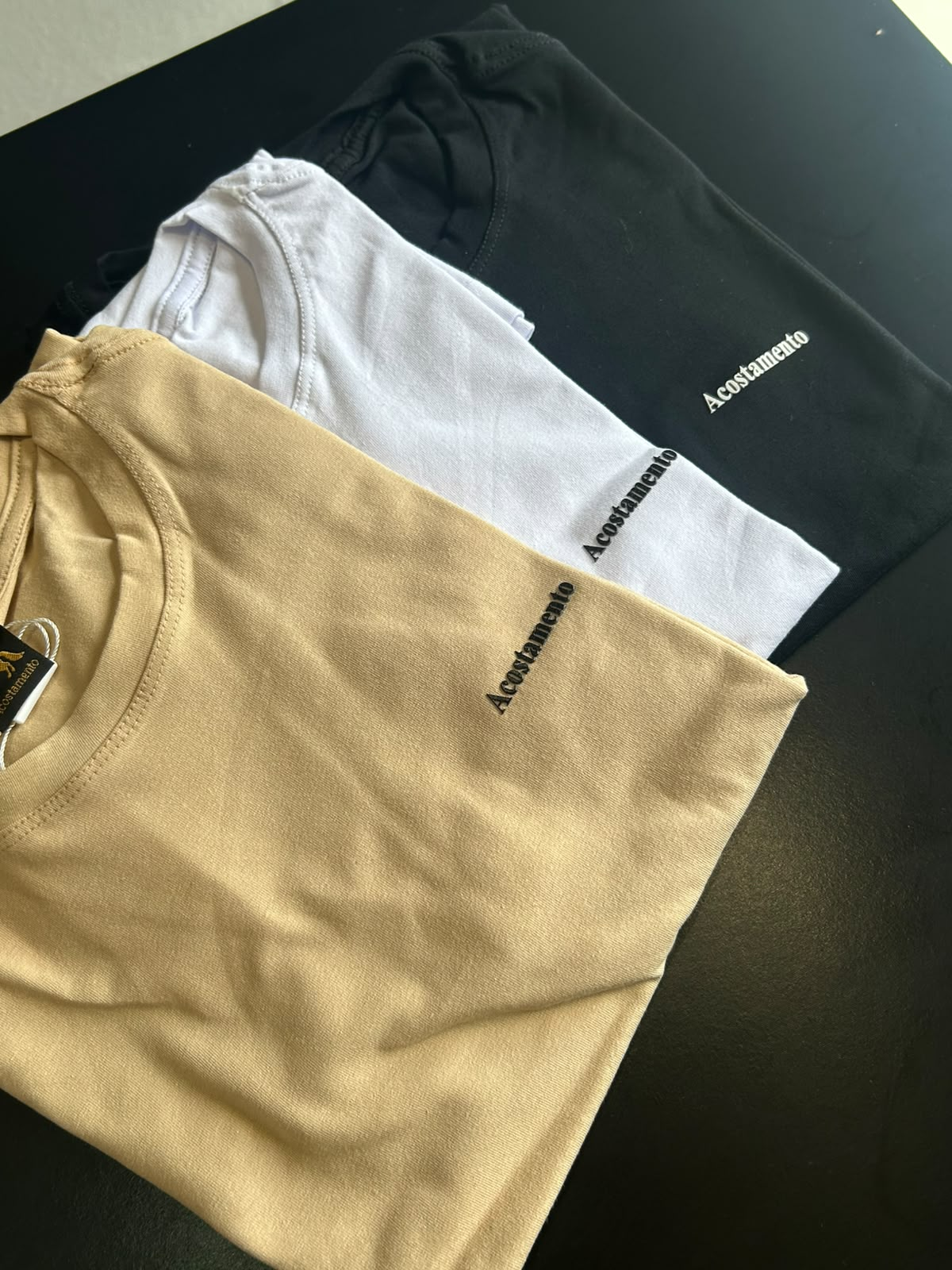 Camisa Básica Premium Acostamento (preta / branca / caramelo) — Praxedes Griffes