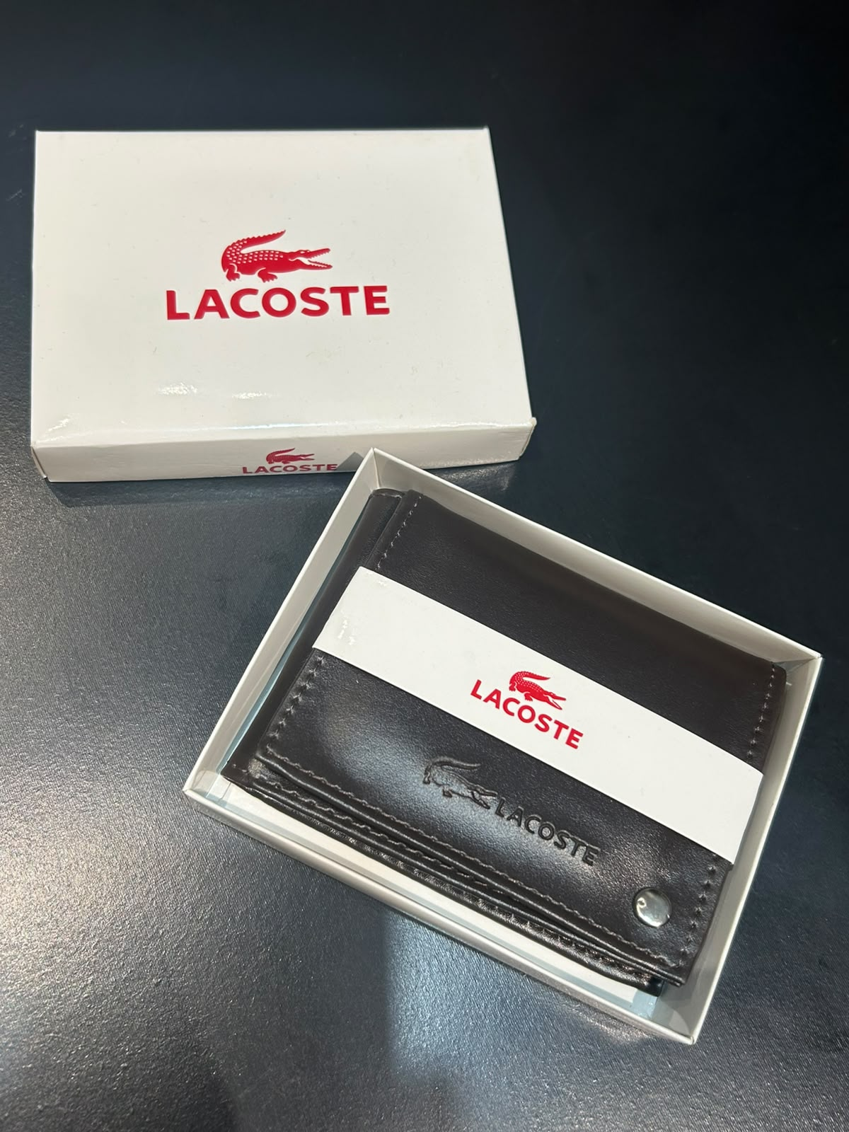 Carteira Lacoste (caixinha personalizada) — Praxedes Griffes