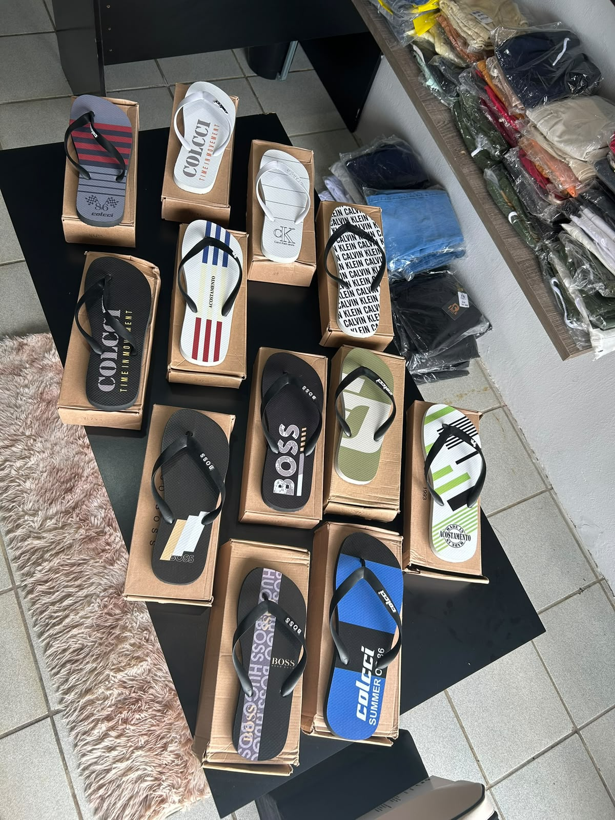 Chinelos Premium (Boss, Colcci, CK etc.) — Praxedes Griffes