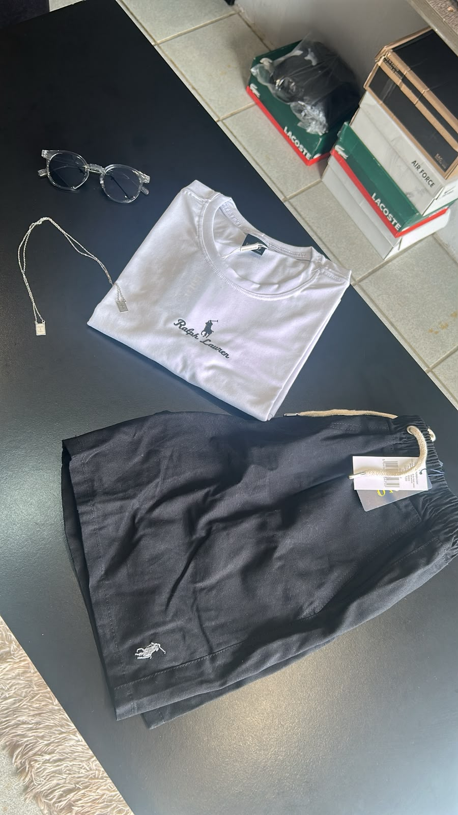 Combo Camisa Branca Polo Ralph Lauren + Short Sarja + Óculos + Escapulário — Praxedes Griffes