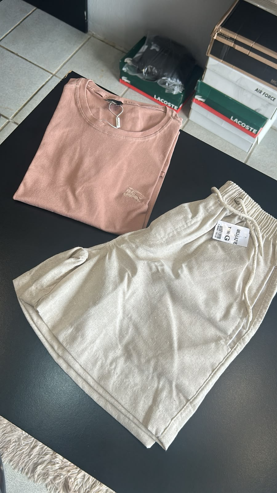 Kit Camisa Básica Burberry Rosê + Short Linho Cru — Praxedes Griffes