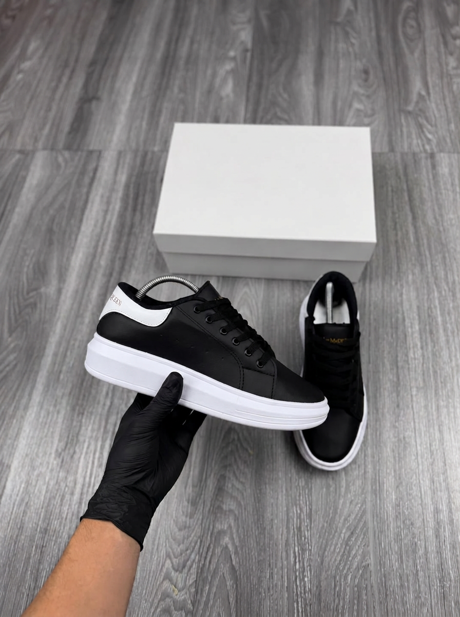 Tênis Alexander McQueen Preto/Branco — Praxedes Griffes